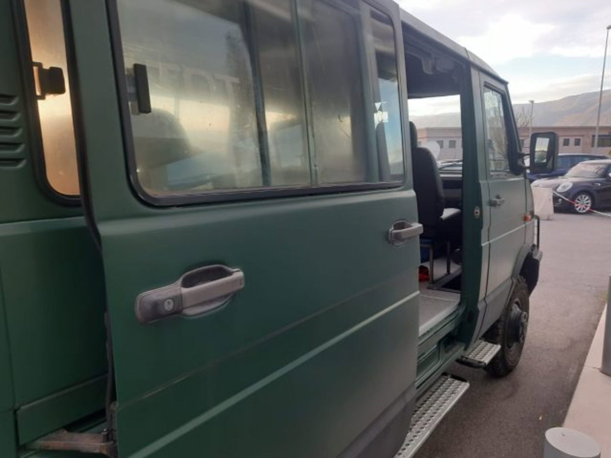 Iveco Daily Furgone 40.10 W 2.5 TD Combi L 4x4 Classic (6)