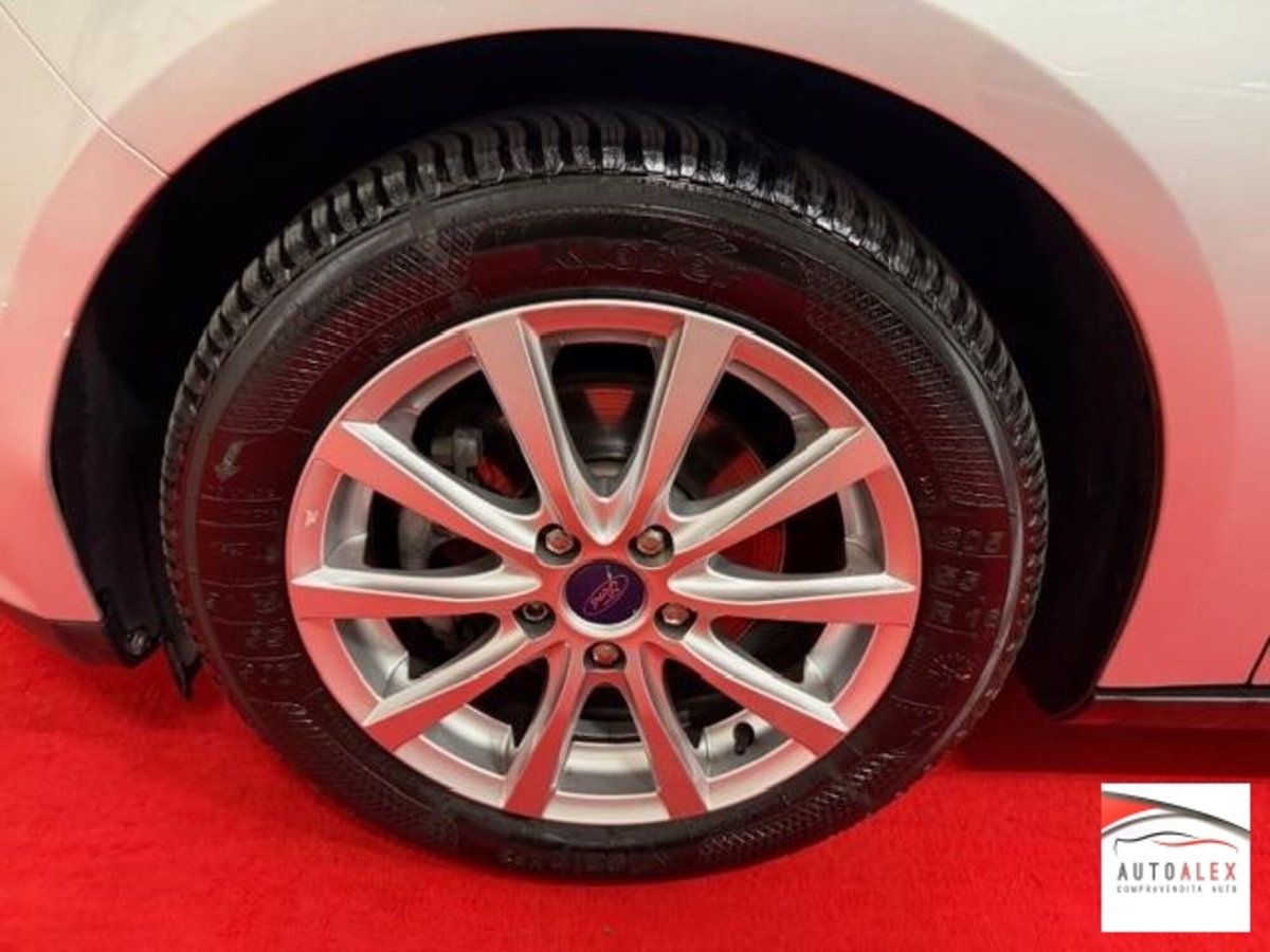 Ford Focus 1.6 TDCi 95 CV Titanium (15)
