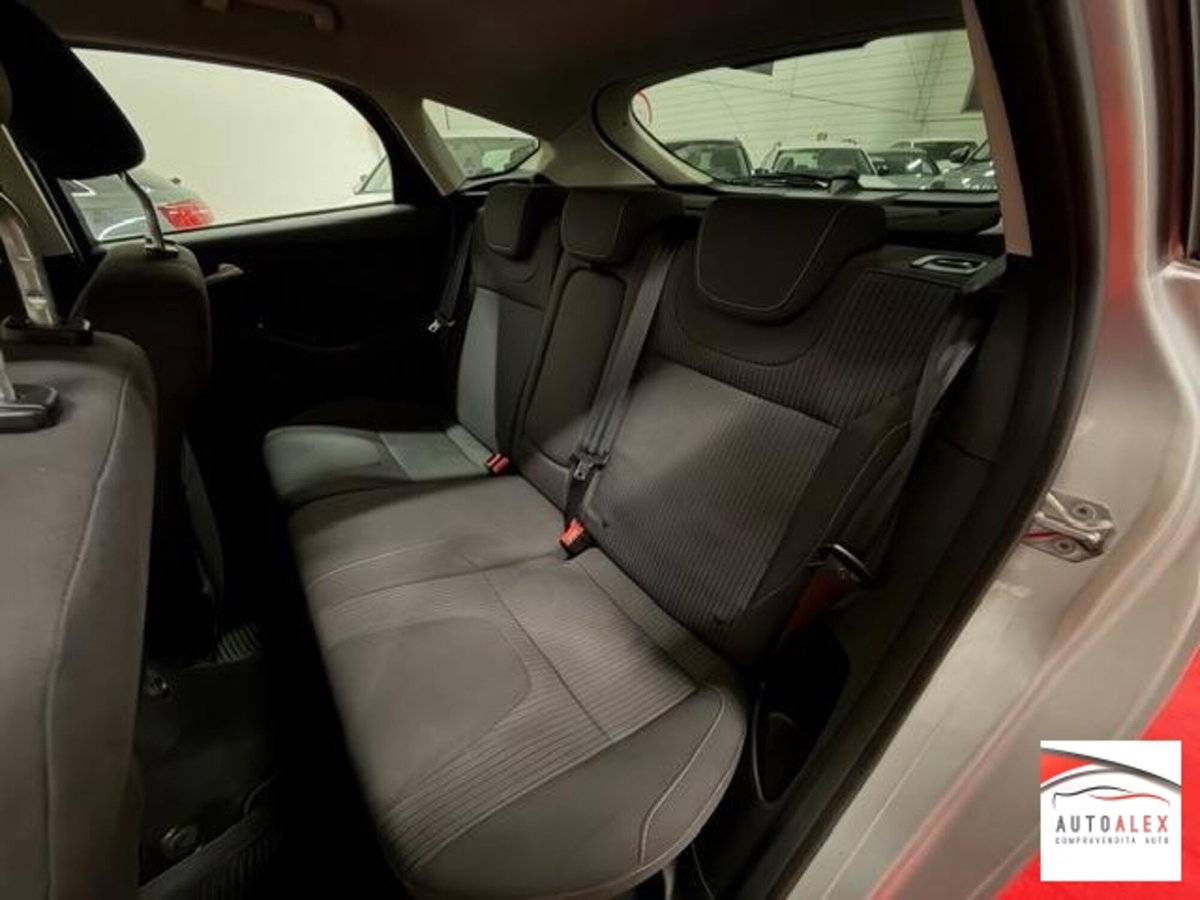Ford Focus 1.6 TDCi 95 CV Titanium (9)
