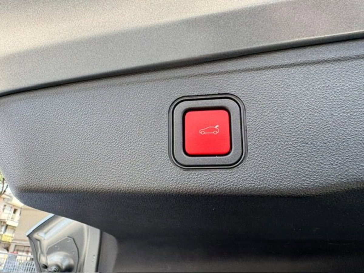 Jeep Avenger 1.2 turbo Summit fwd 100cv (9)