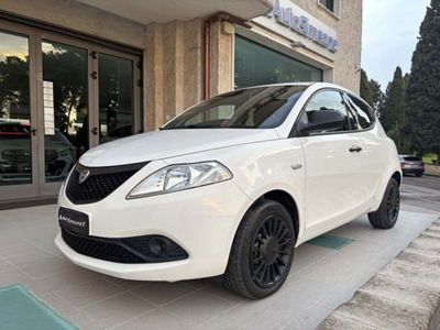Lancia Ypsilon 1.0 FireFly 5 porte S&S Hybrid Ecochic A. Ferretti usata