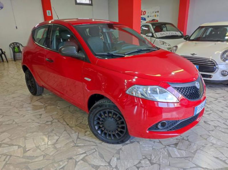Lancia Ypsilon 0.9 TwinAir 85 CV 5 porte Metano Ecochic Silver