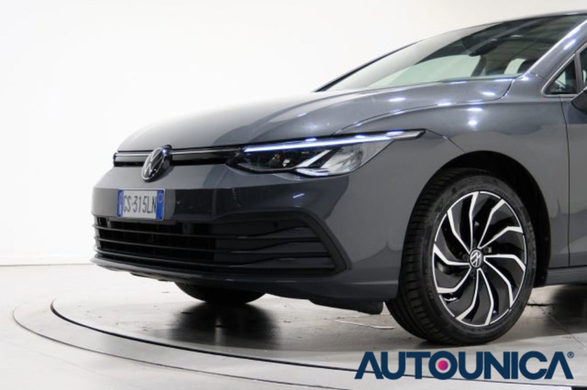 Volkswagen Golf Variant 1.0 eTSI EVO DSG Life (11)