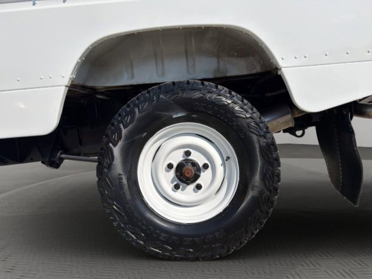 Land Rover Defender 110 2.2 TD4 CrewCab (15)