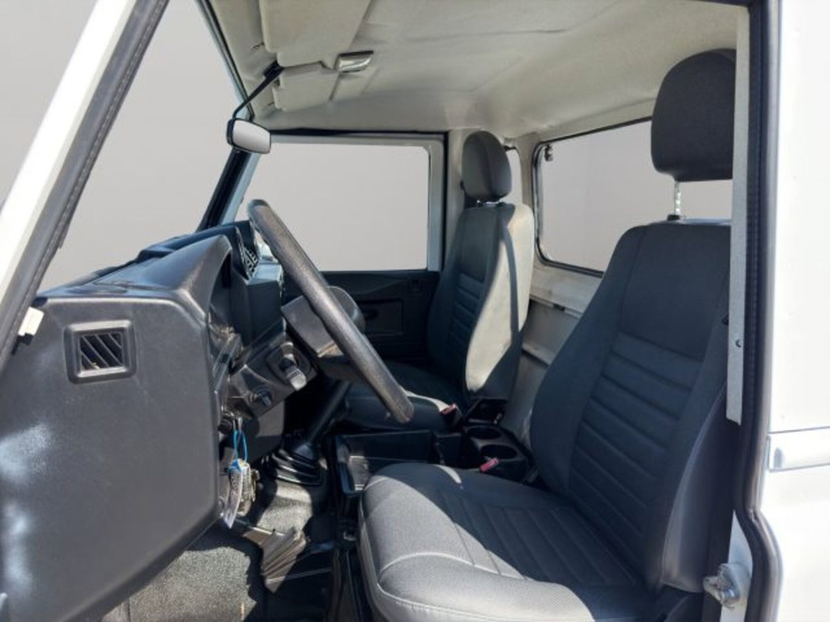 Land Rover Defender 110 2.2 TD4 CrewCab (7)