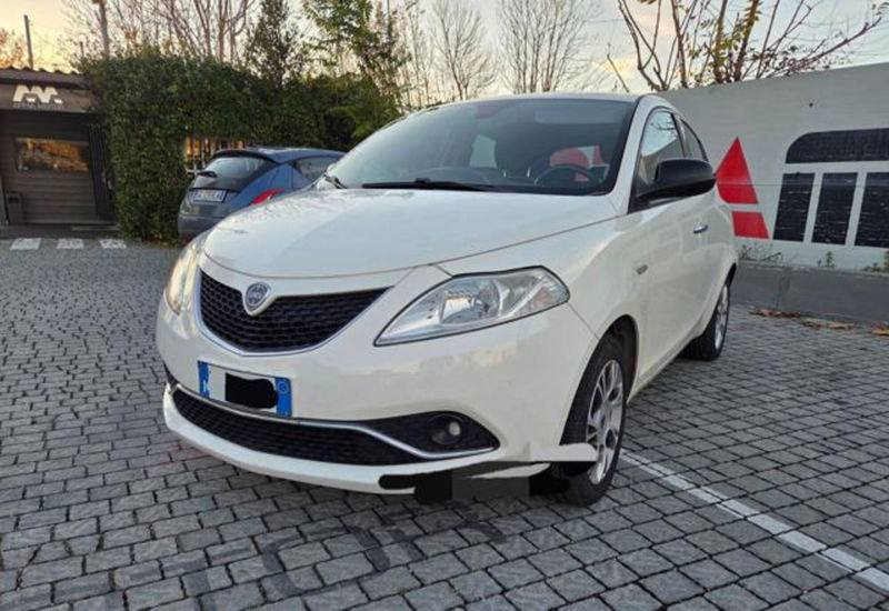 Lancia Ypsilon 0.9 TwinAir 85 CV 5 porte S&S Gold