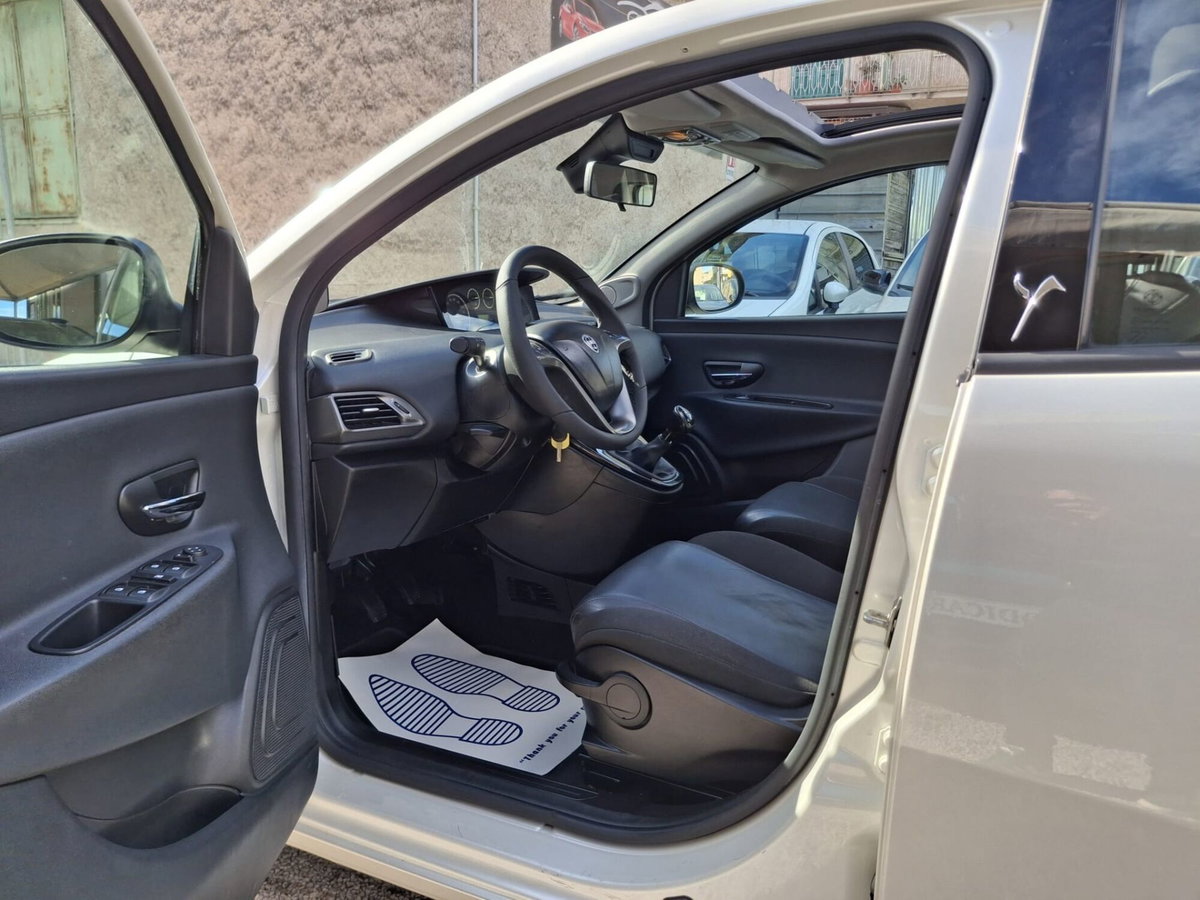 Lancia Ypsilon 1.3 MJT 16V 95 CV 5 porte S&S Platinum (11)