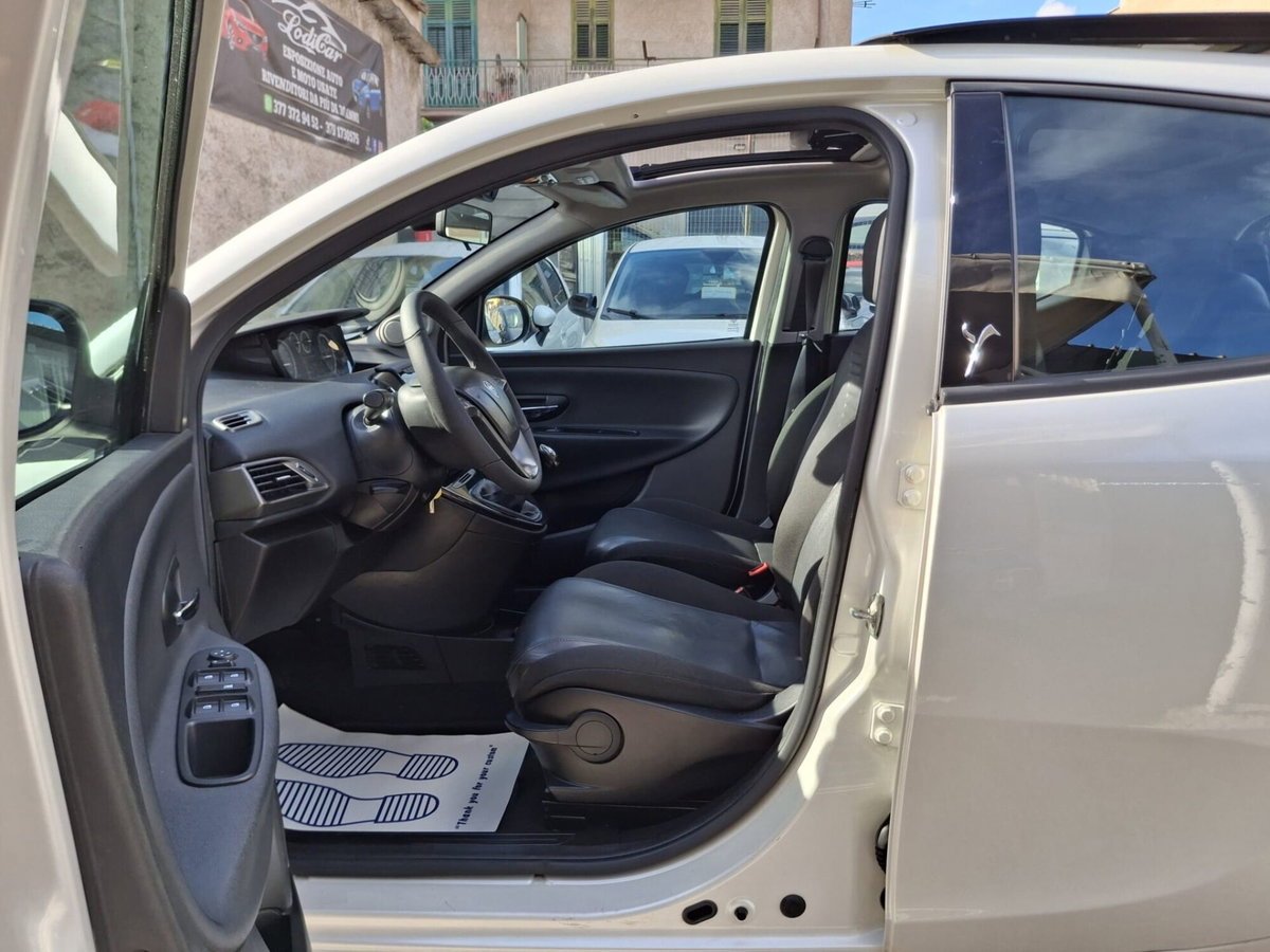 Lancia Ypsilon 1.3 MJT 16V 95 CV 5 porte S&S Platinum (12)