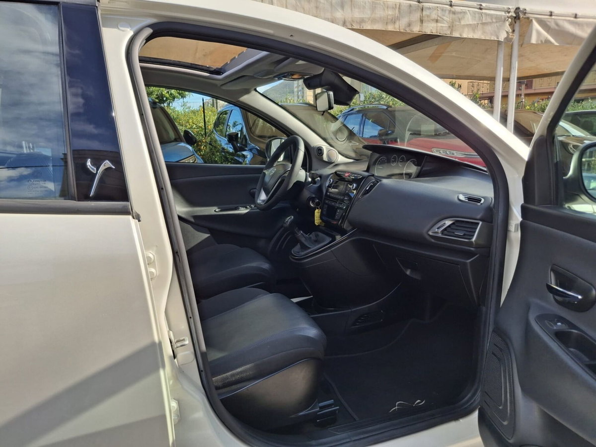 Lancia Ypsilon 1.3 MJT 16V 95 CV 5 porte S&S Platinum (14)