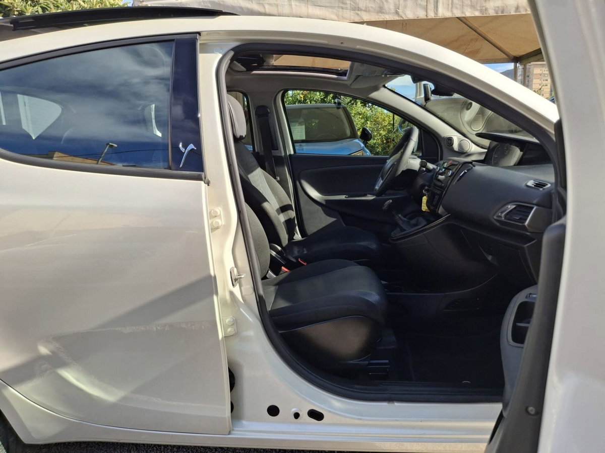Lancia Ypsilon 1.3 MJT 16V 95 CV 5 porte S&S Platinum (15)