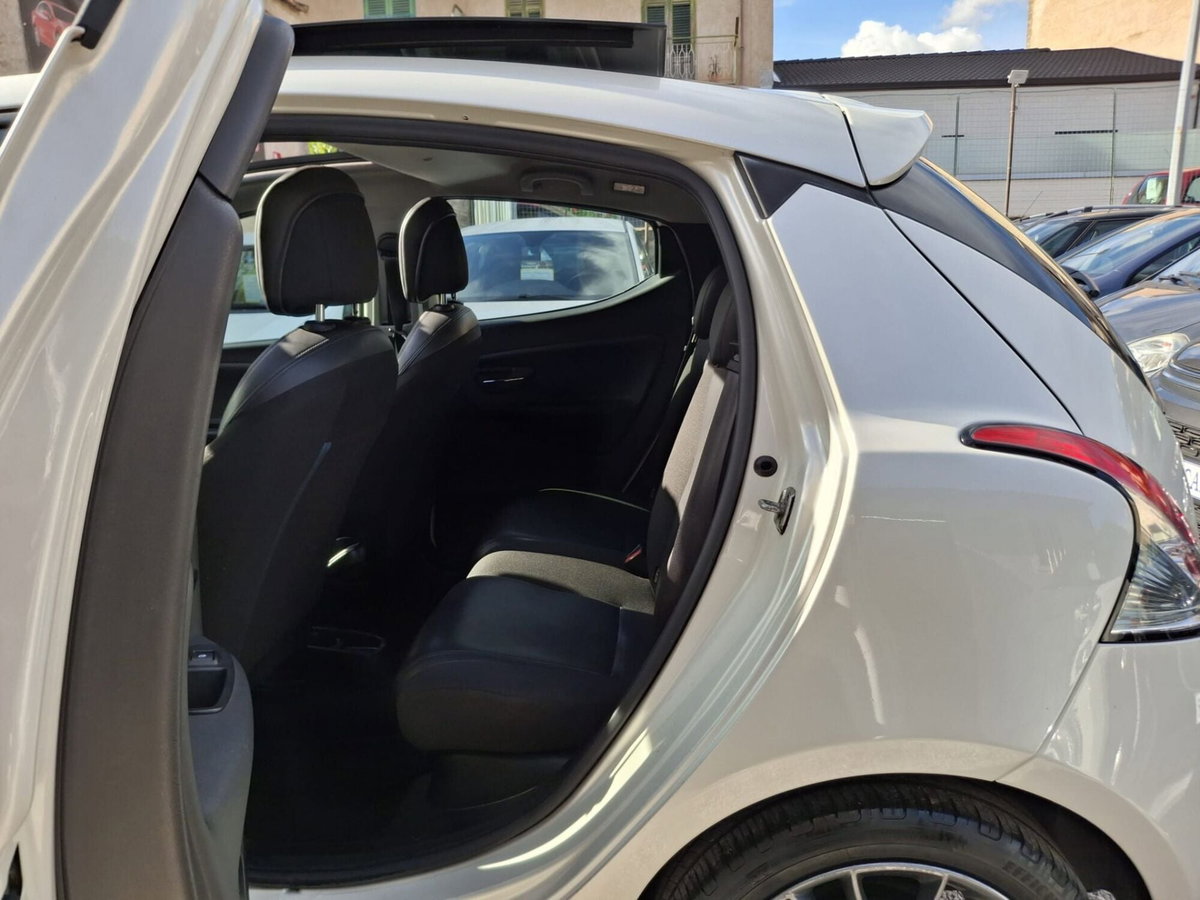 Lancia Ypsilon 1.3 MJT 16V 95 CV 5 porte S&S Platinum (18)