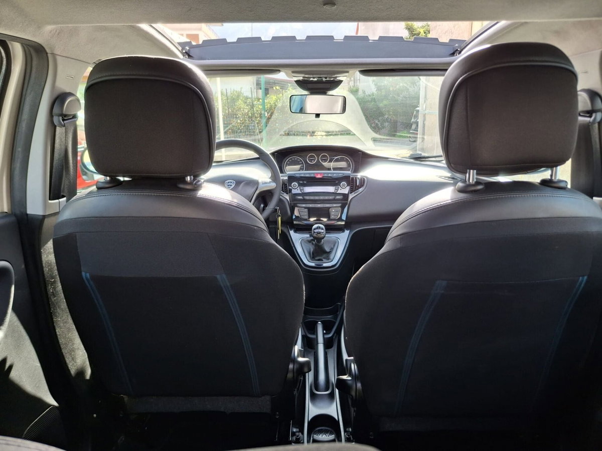 Lancia Ypsilon 1.3 MJT 16V 95 CV 5 porte S&S Platinum (19)