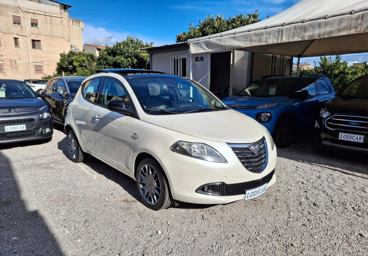 Lancia Ypsilon 1.3 MJT 16V 95 CV 5 porte S&S Platinum (2)