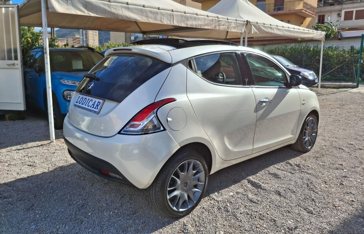 Lancia Ypsilon 1.3 MJT 16V 95 CV 5 porte S&S Platinum (5)