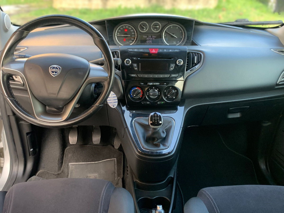 Lancia Ypsilon 1.3 MJT 16V 95 CV 5 porte S&S Platinum (11)