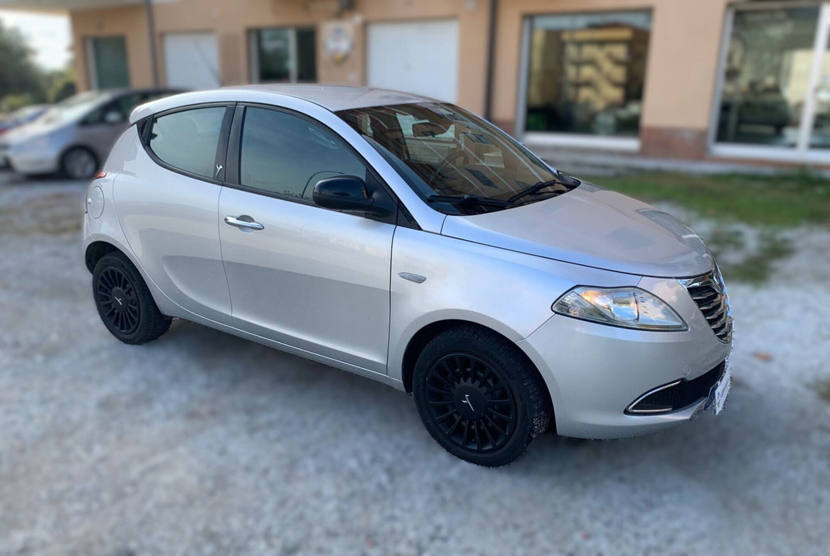 Lancia Ypsilon 1.3 MJT 16V 95 CV 5 porte S&S Platinum (2)