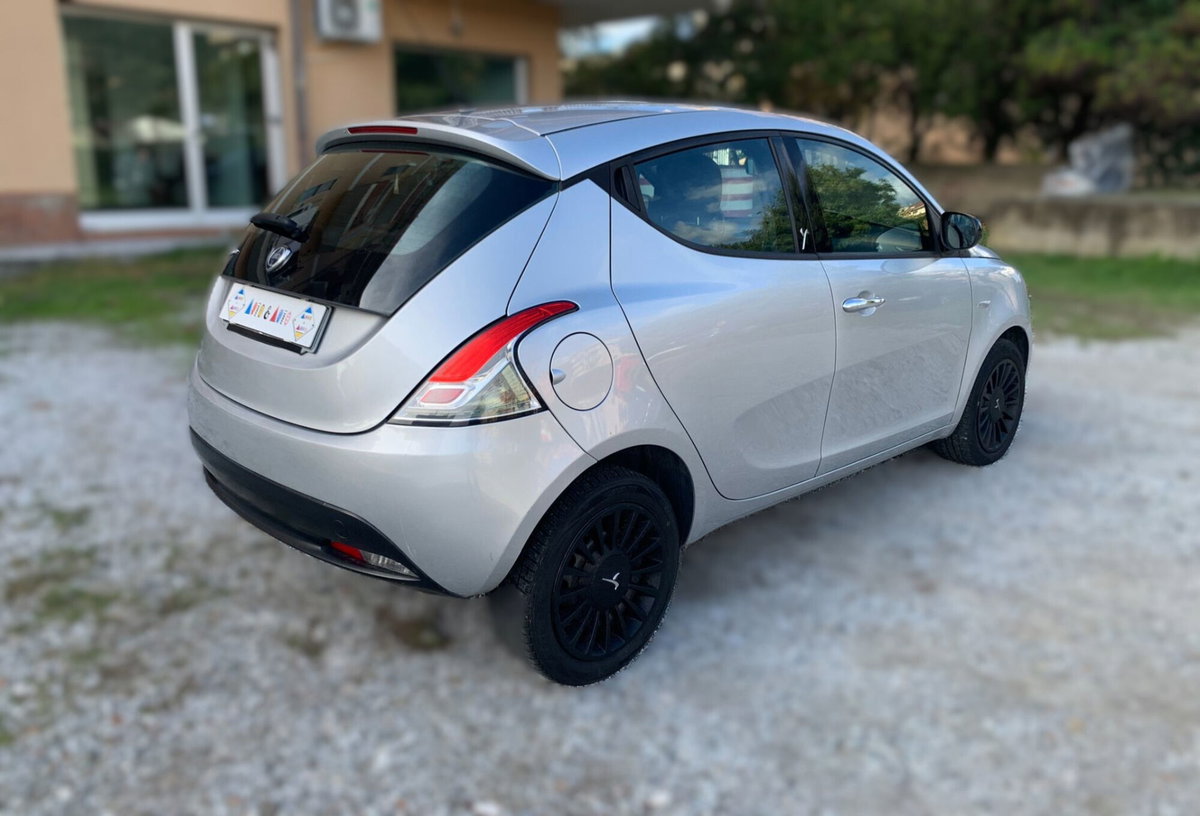 Lancia Ypsilon 1.3 MJT 16V 95 CV 5 porte S&S Platinum (5)