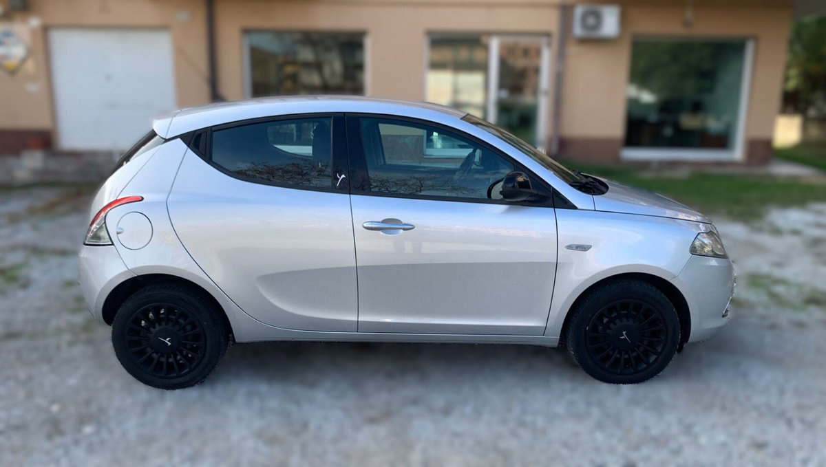 Lancia Ypsilon 1.3 MJT 16V 95 CV 5 porte S&S Platinum (7)