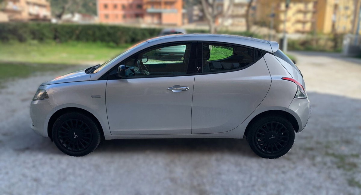 Lancia Ypsilon 1.3 MJT 16V 95 CV 5 porte S&S Platinum (8)