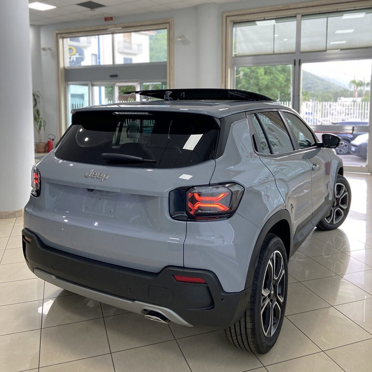 Jeep Avenger 1.2 turbo Summit fwd 100cv (5)