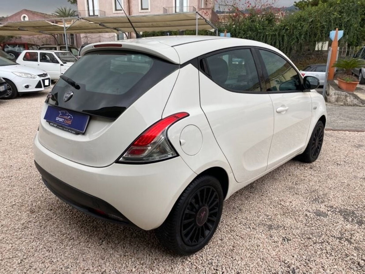 Lancia Ypsilon 1.2 69 CV 5 porte Elefantino (10)