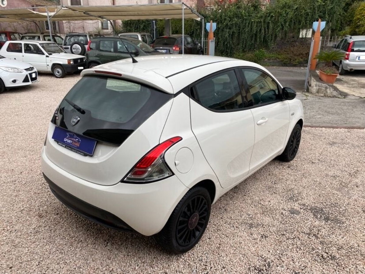 Lancia Ypsilon 1.2 69 CV 5 porte Elefantino (11)
