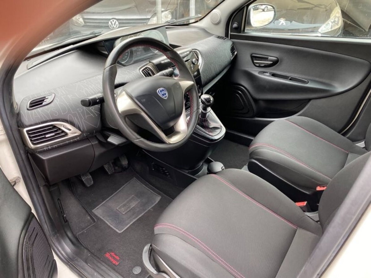 Lancia Ypsilon 1.2 69 CV 5 porte Elefantino (13)