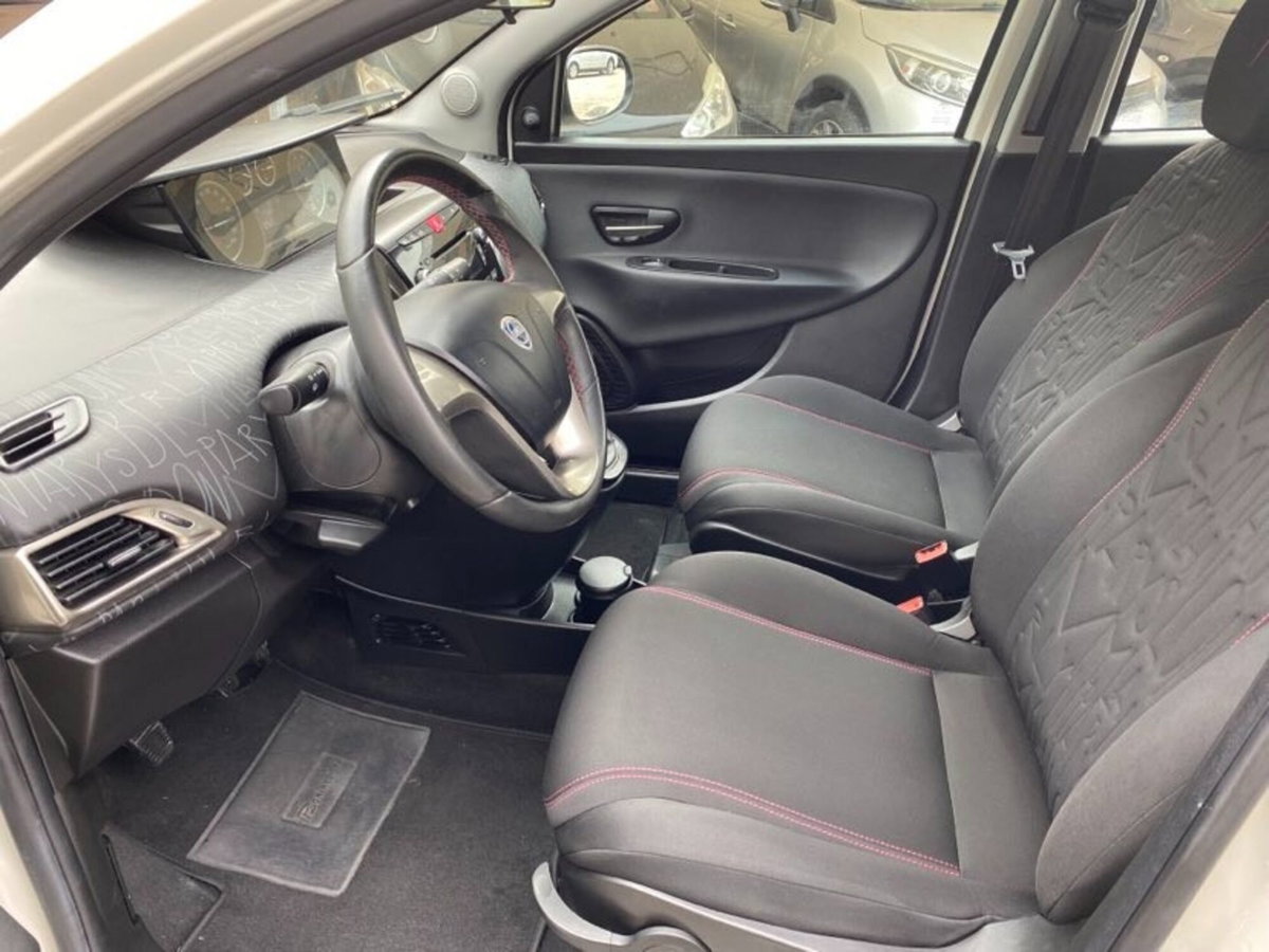 Lancia Ypsilon 1.2 69 CV 5 porte Elefantino (14)