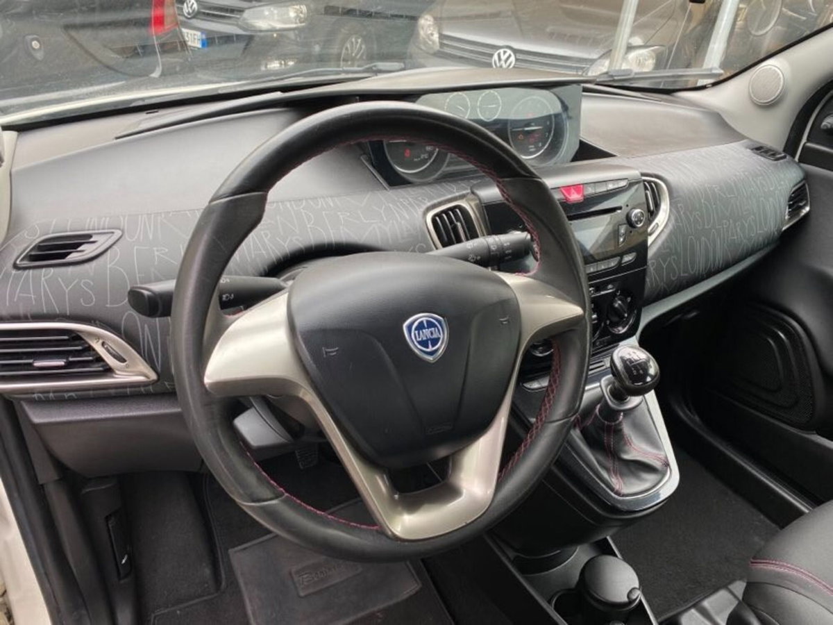 Lancia Ypsilon 1.2 69 CV 5 porte Elefantino (17)