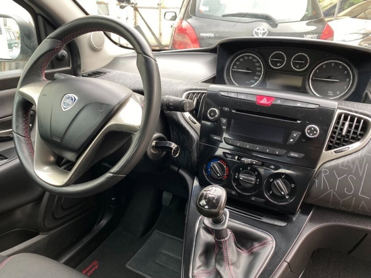 Lancia Ypsilon 1.2 69 CV 5 porte Elefantino (18)