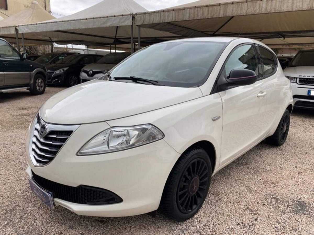Lancia Ypsilon 1.2 69 CV 5 porte Elefantino (2)