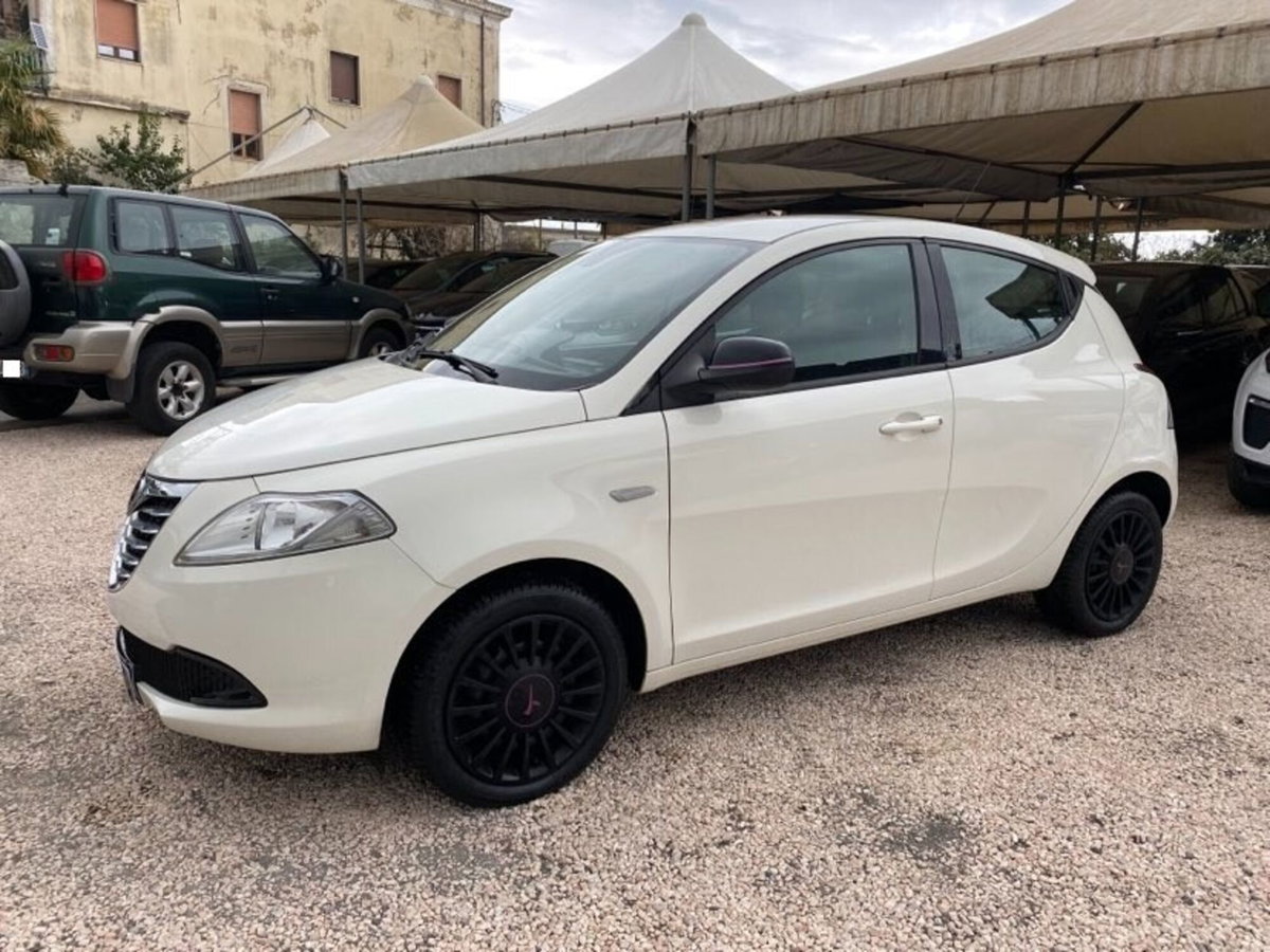 Lancia Ypsilon 1.2 69 CV 5 porte Elefantino (3)