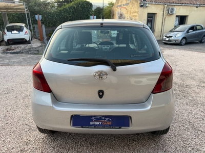 Toyota Yaris 1.D-4D 5 porte Sol (5)