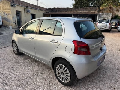 Toyota Yaris 1.D-4D 5 porte Sol (6)