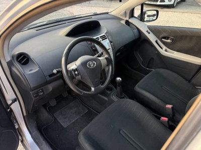 Toyota Yaris 1.D-4D 5 porte Sol (7)