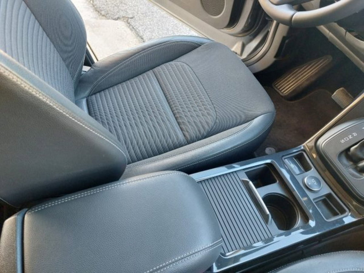 Ford Kuga 1.5 TDCI 120 CV S&S 2WD Powershift Edition (15)