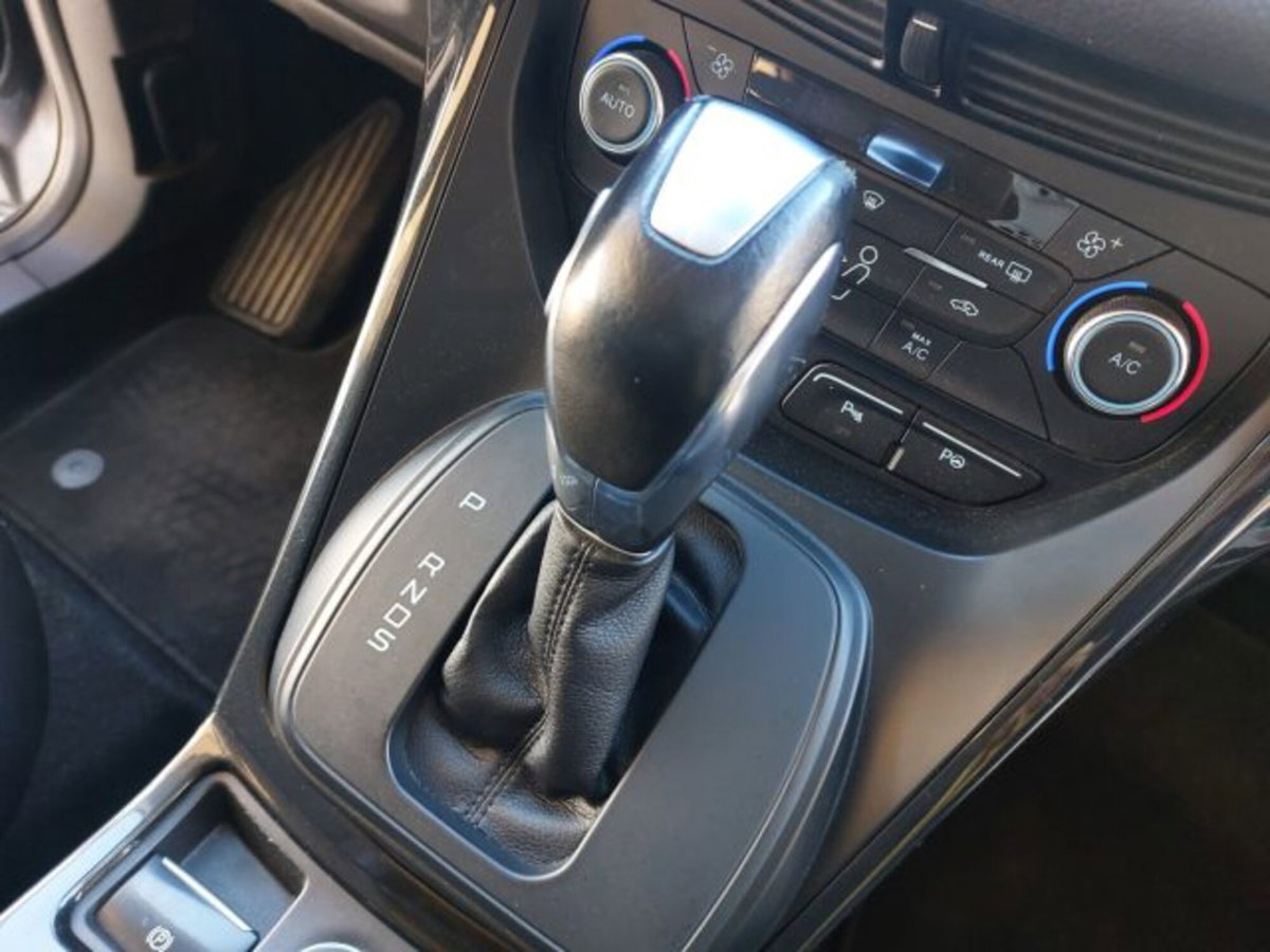 Ford Kuga 1.5 TDCI 120 CV S&S 2WD Powershift Edition (17)