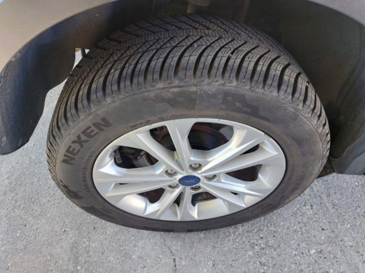 Ford Kuga 1.5 TDCI 120 CV S&S 2WD Powershift Edition (18)