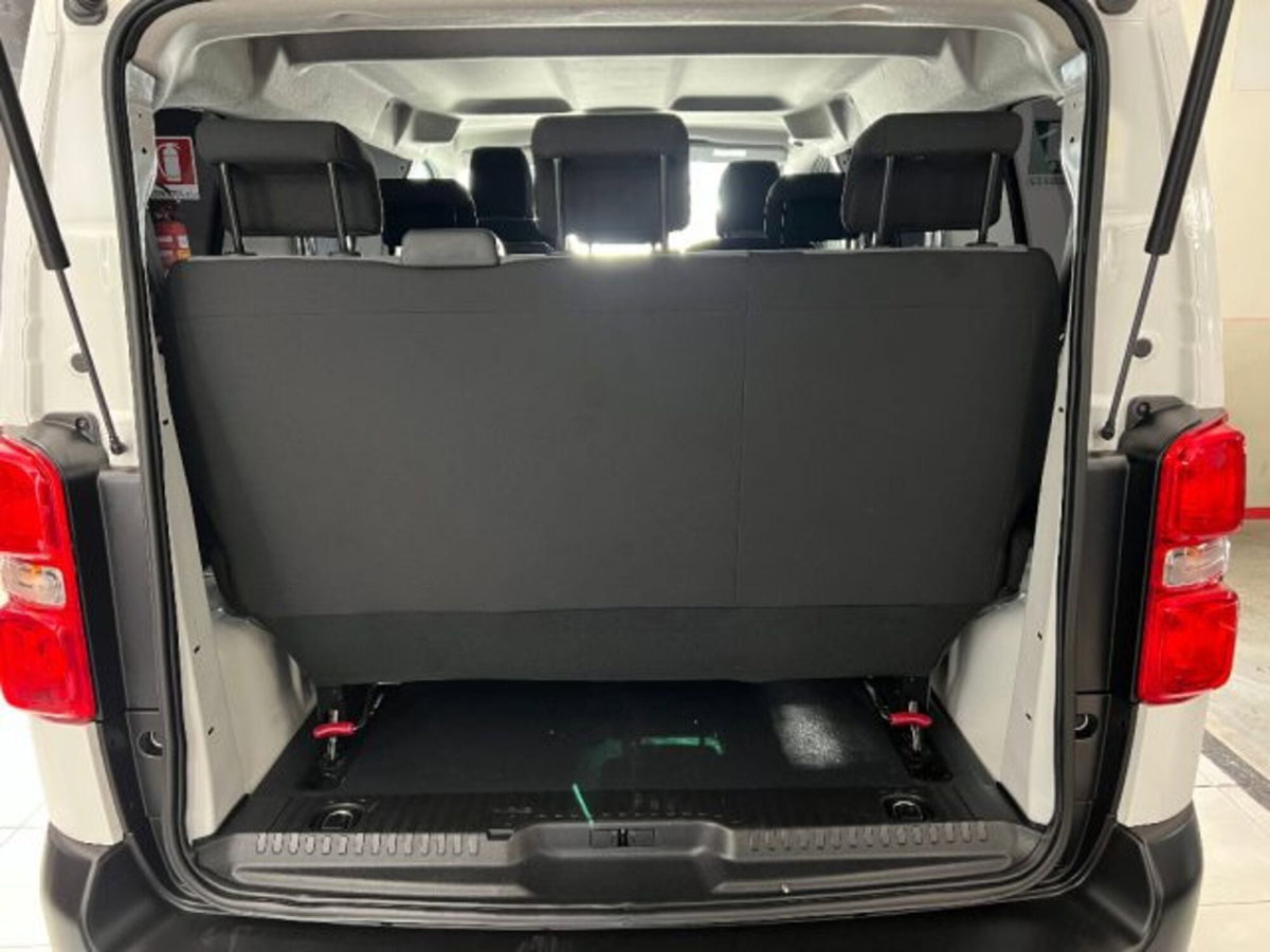 Peugeot Traveller BlueHDi 100 Compact Business (10)
