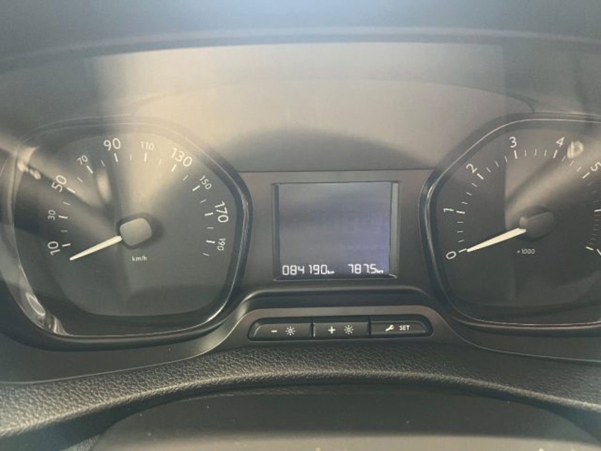 Peugeot Traveller BlueHDi 100 Compact Business (12)