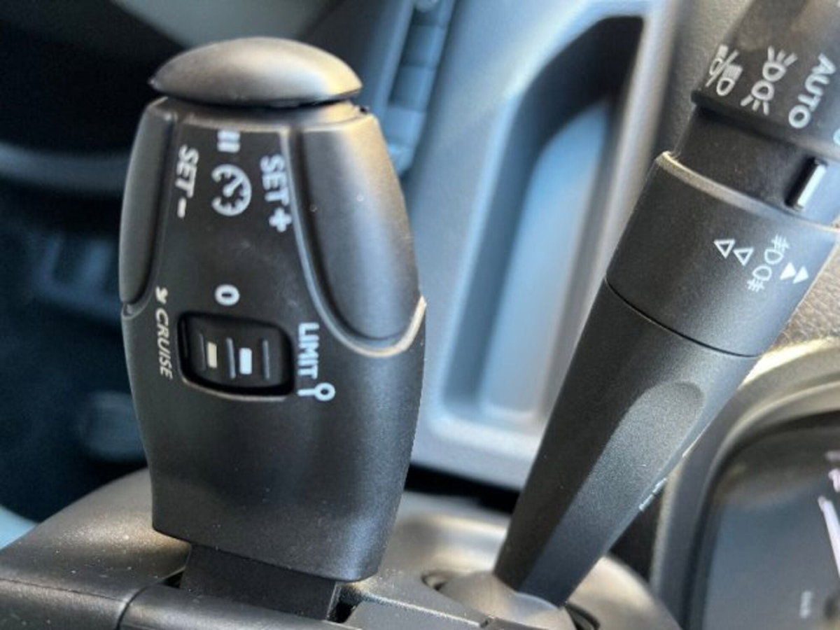 Peugeot Traveller BlueHDi 100 Compact Business (18)