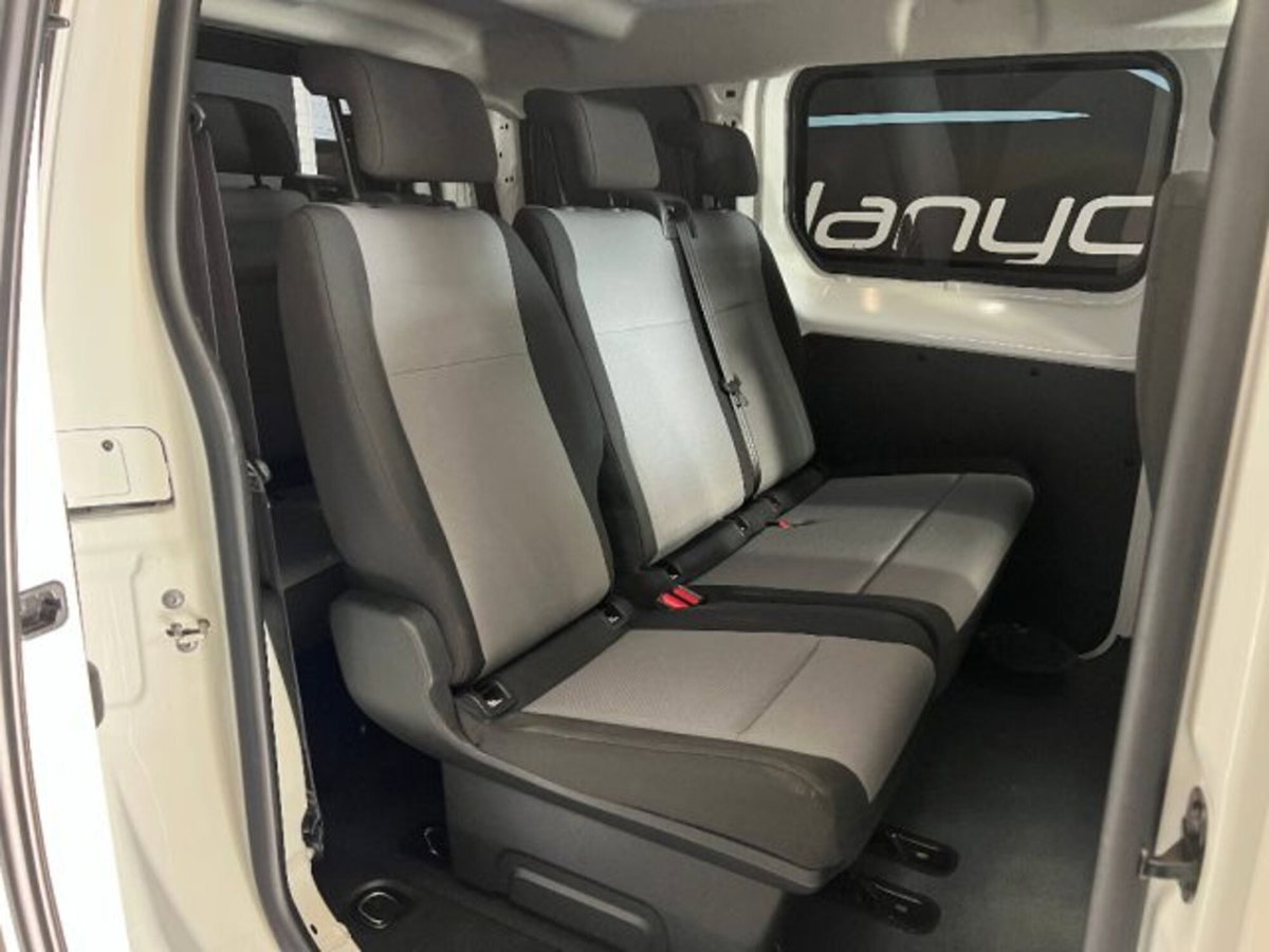 Peugeot Traveller BlueHDi 100 Compact Business (8)