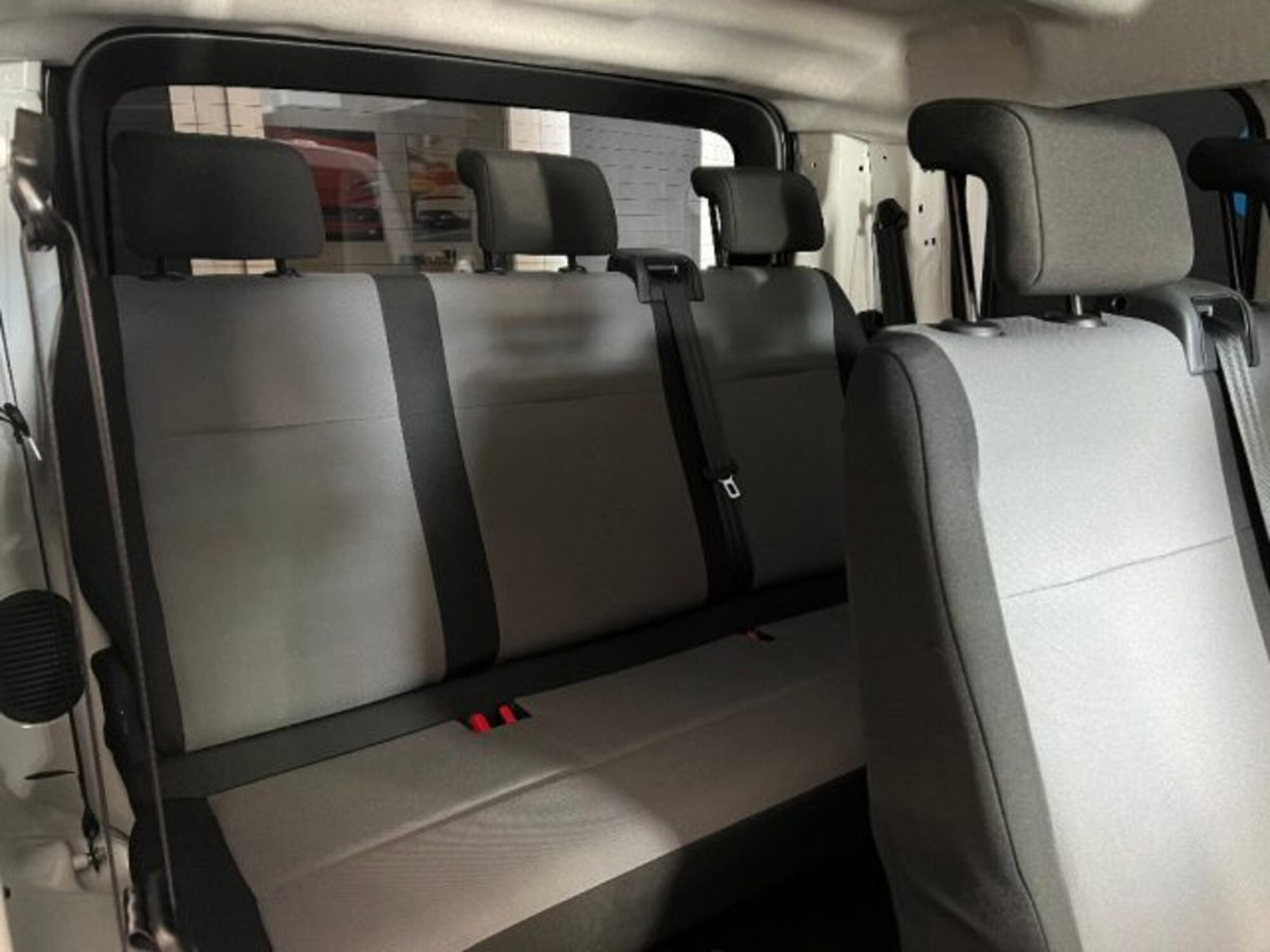 Peugeot Traveller BlueHDi 100 Compact Business (9)