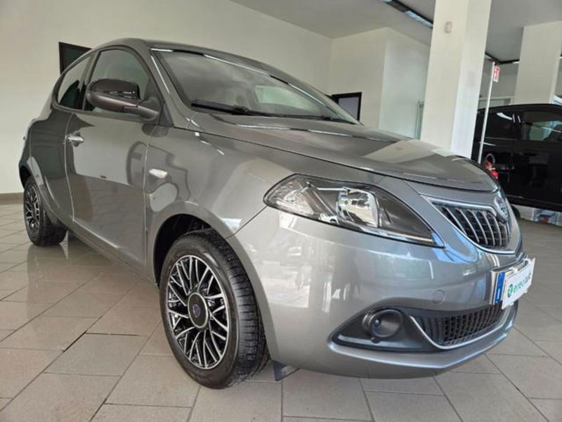 Lancia Ypsilon 1.0 FireFly 5 porte S&S Hybrid Ecochic UnYca