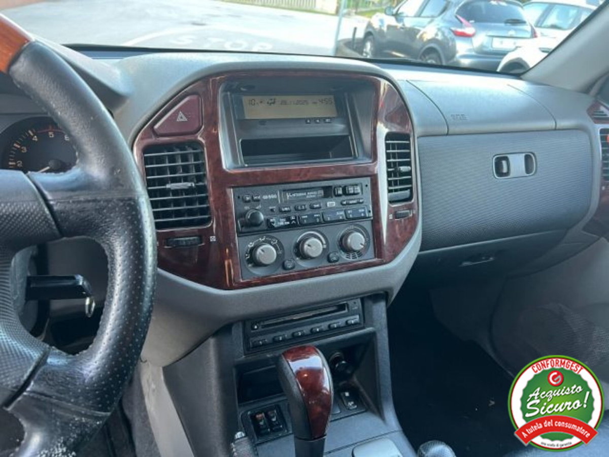 Mitsubishi Pajero 3.2 16V DI-D 5p. GLX (13)