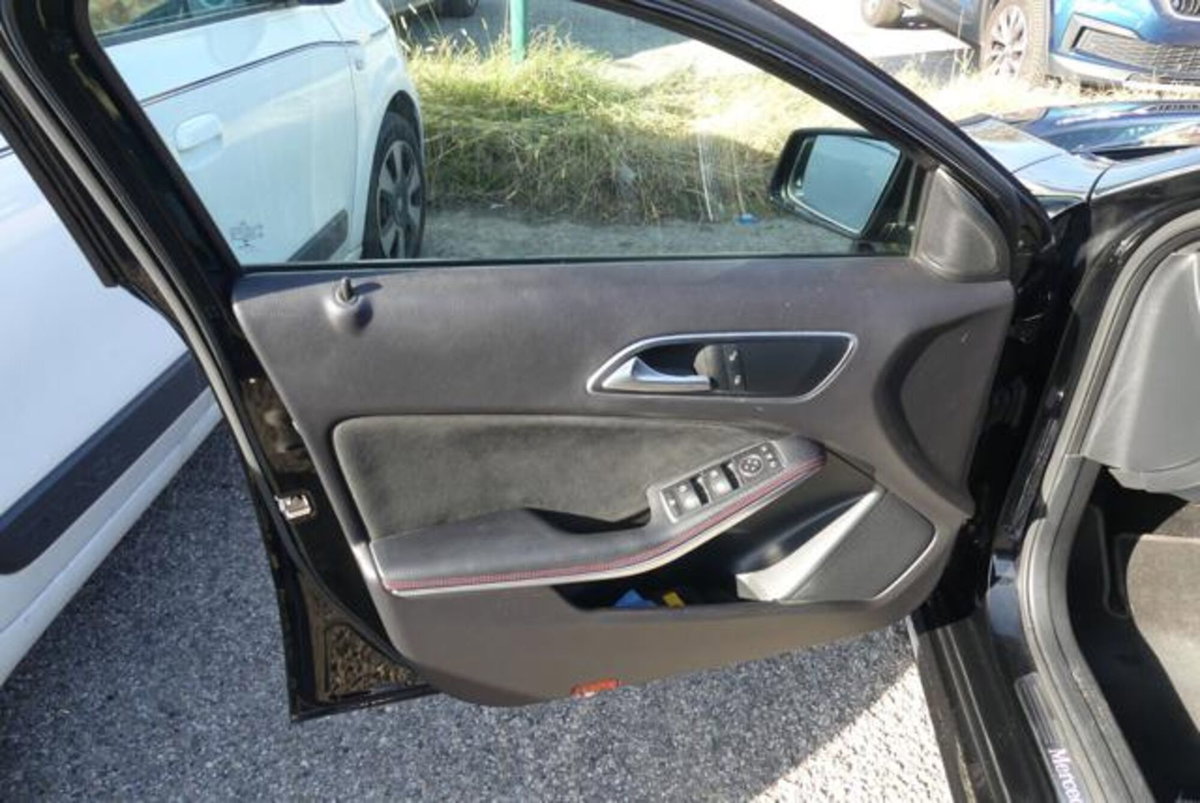 Mercedes-Benz Classe A 200 d Automatic Premium (17)