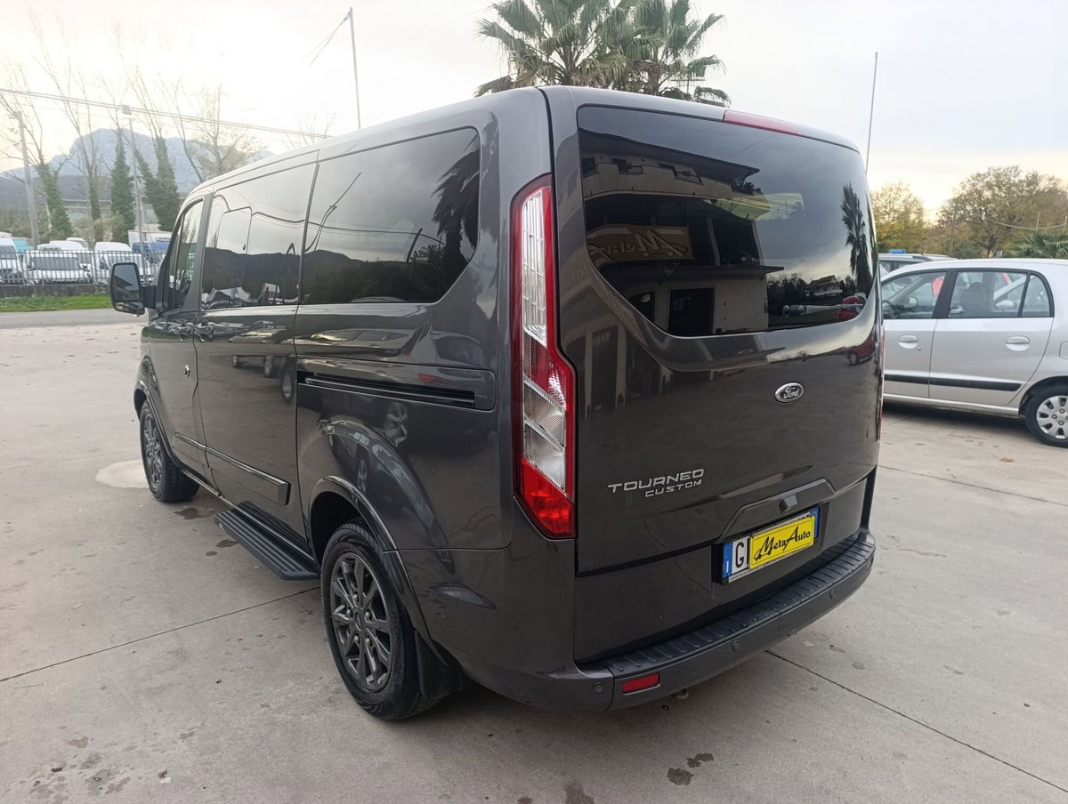 Ford Tourneo Custom 320 2.0 EcoBlue 130CV aut. PL Titanium (4)