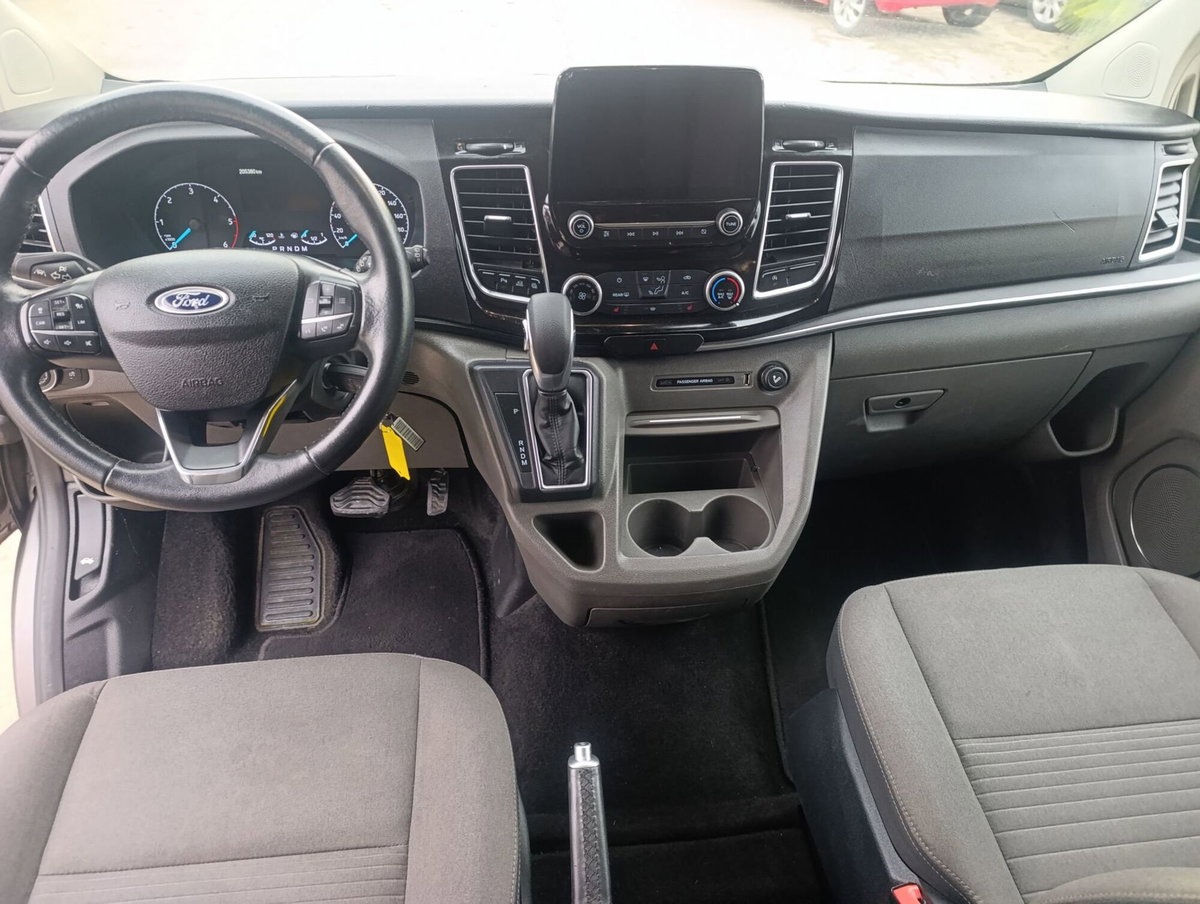 Ford Tourneo Custom 320 2.0 EcoBlue 130CV aut. PL Titanium (8)