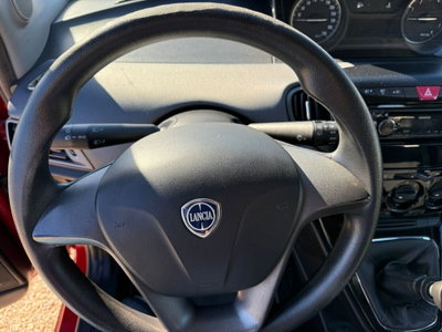 Lancia Ypsilon 1.2 69 CV 5 porte Platinum (14)