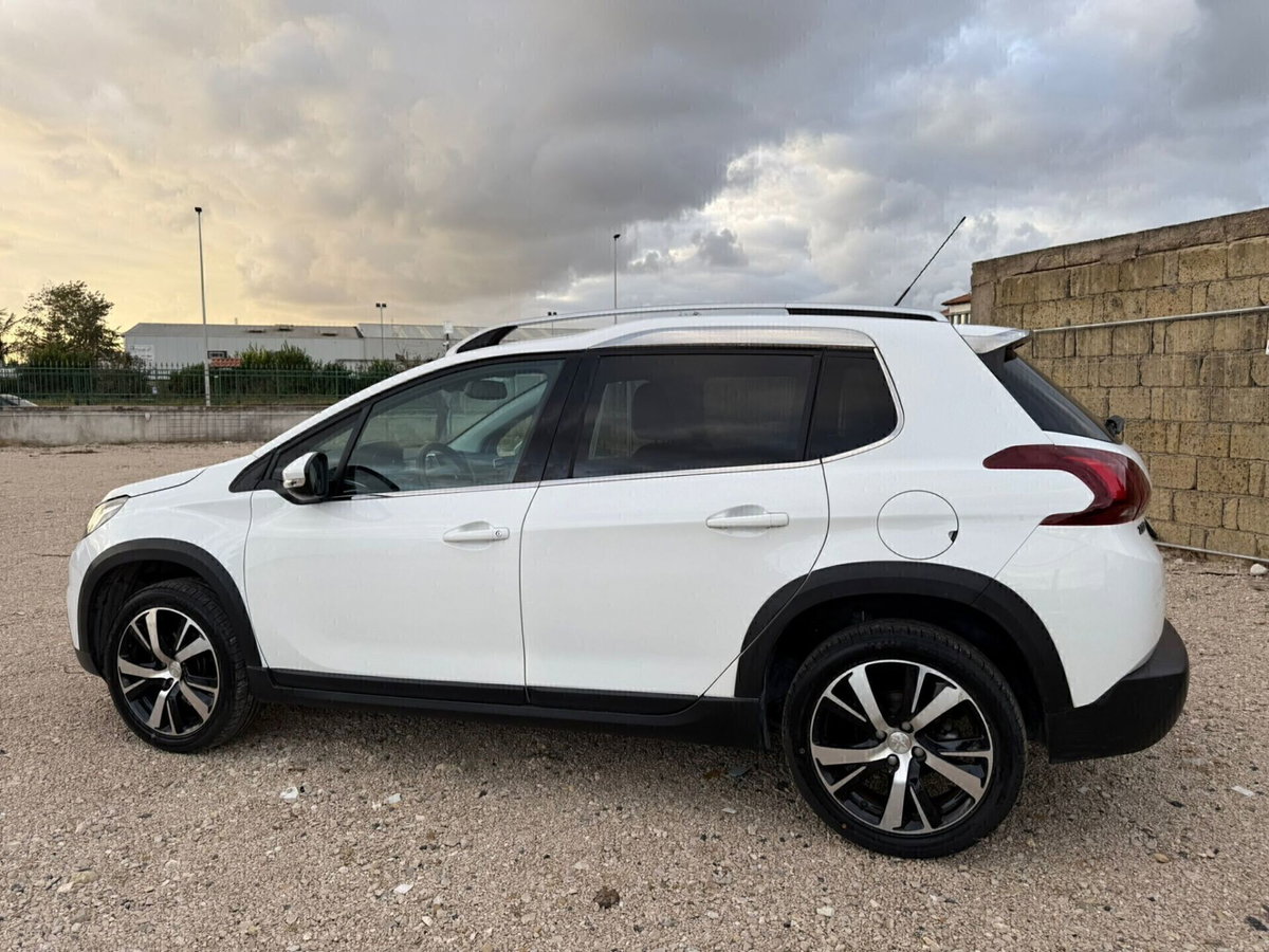 Peugeot 2008 100 Black Matt (12)